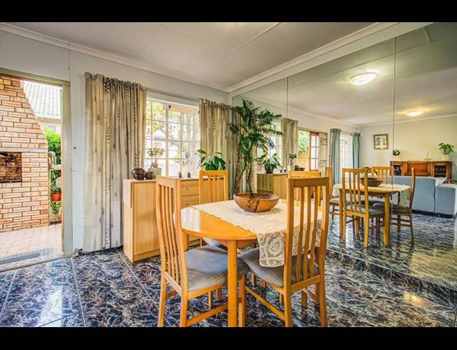 3 BEDROOM APARTMENT FOR SALE IN GLEN MARAIS